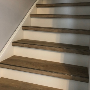 PVC traprenovatie met zwarte profielen