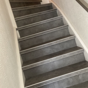 PVC traprenovatie betonlook met aluminium profielen
