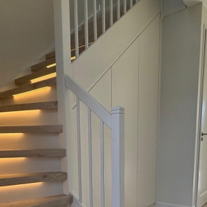 Traprenovatie overzettrede met verlichting