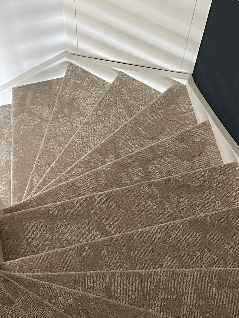 Trap bekleden met tapijt in Rotterdam