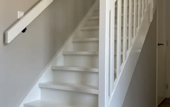 Trap zelf bekleden of laten doen?