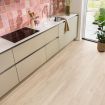 Laminaat Eik Licht Naturel brede plank 02425 inclusief ondervloer plinten gratis gelegd